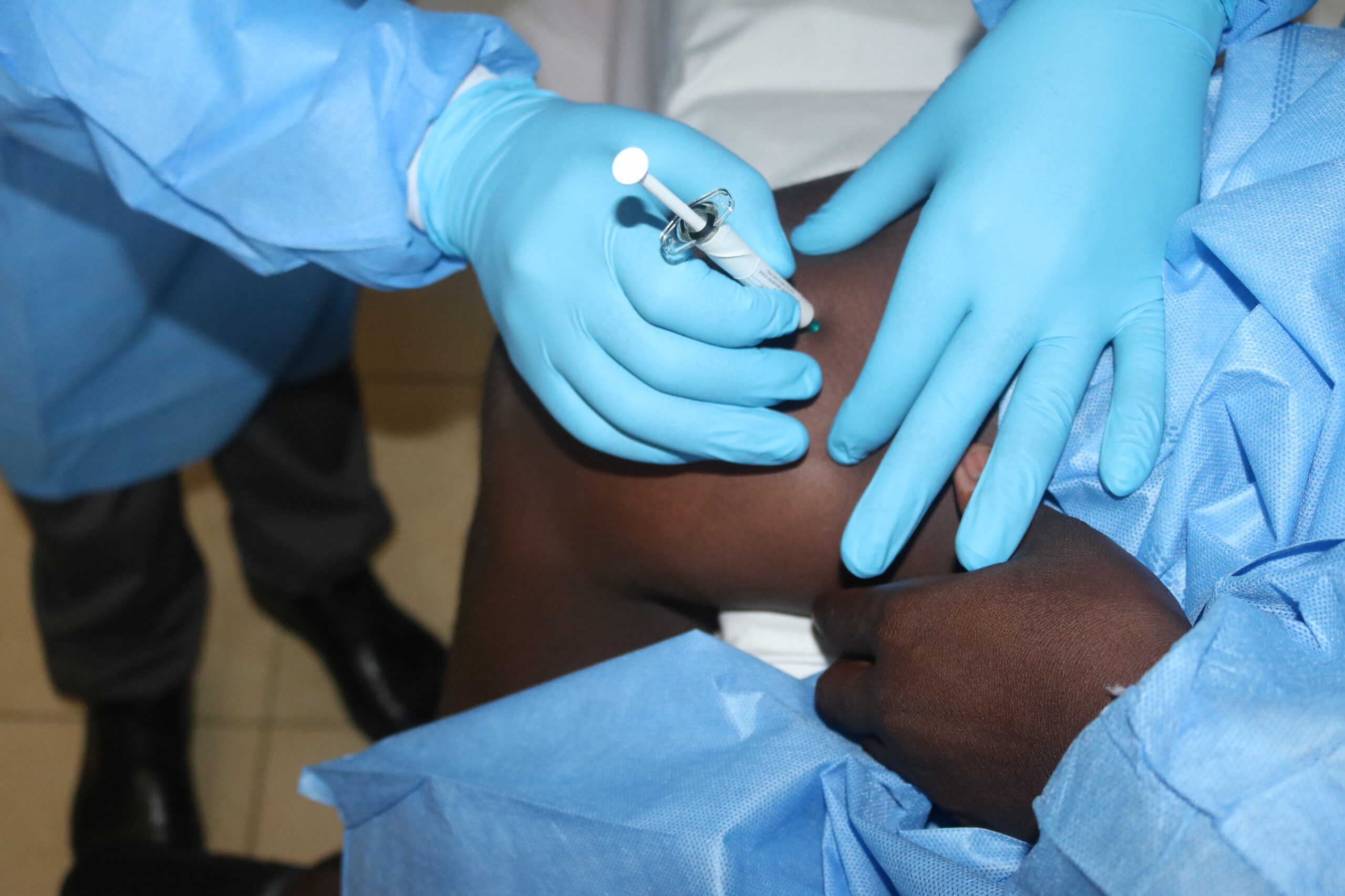 Vaccination of an RV591 study participant